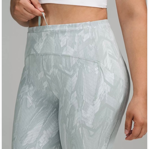 Lululemon Women Swift Speed HR Short 8” - Picture 3 of 9